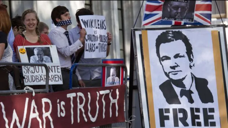 Assange chce do Ekvádoru