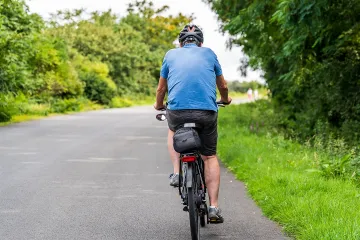 O prázdninách přibývá vážných nehod cyklistů. Rizikem je alkohol i jízda bez přilby