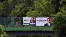 Plakáty kandidátů v polských prezidentských volbách
