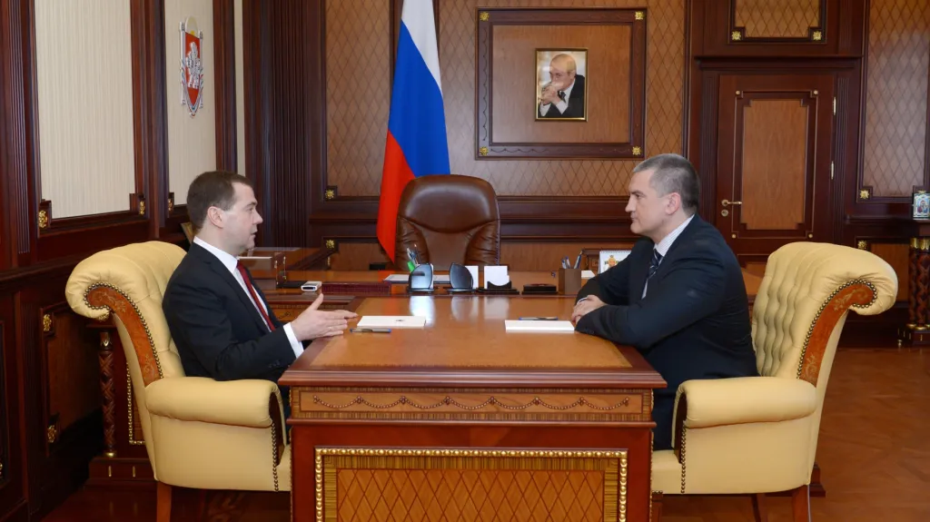 Ruský premiér Medvěděv se svým krymským protějškem