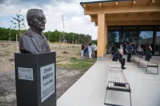 Památník romského holocaustu v Letech se otevřel veřejnosti