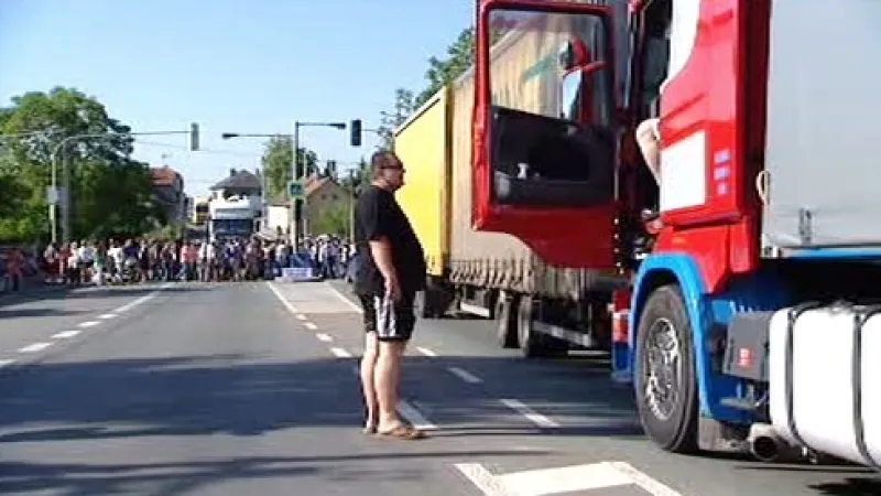 Blokace sjezdu u dálnice D11