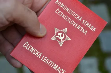 Za komunismu bylo líp, myslí si téměř pětina lidí. Podle čtvrtiny vládla KSČ s podporou většiny veřejnosti