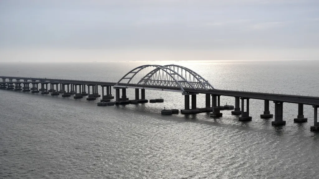 Ruskou federaci spojil s Krymem první železniční most