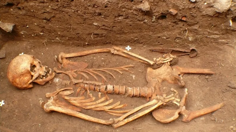 Žena s ovčáckými nůžkami ze Žabonos