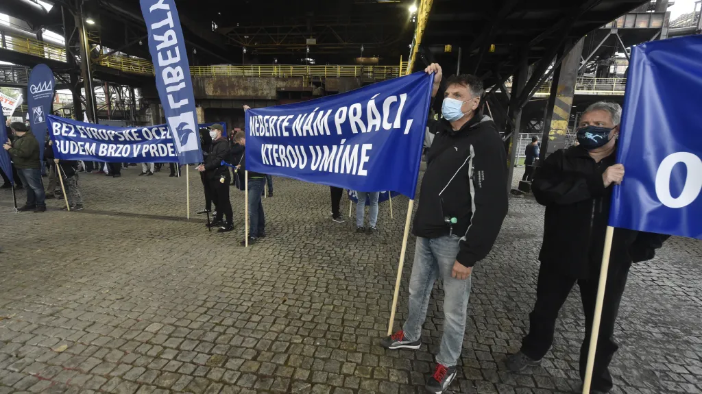 Zaměstnanci českých hutních firem demonstrovali za obranu evropského ocelářského průmyslu