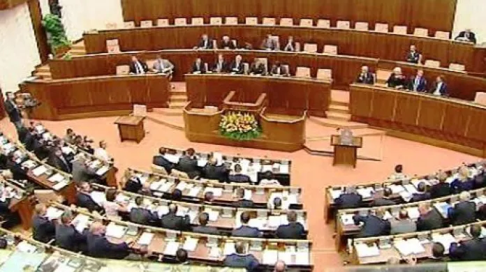 Slovenský parlament rozhoduje o novém kabinetu