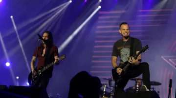 Myles Kennedy a Mark Tremonti z Alter Bridge