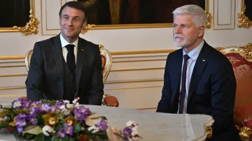 Prezident Petr Pavel přivítal francouzského prezidenta Emmanuela Macrona na Pražském hradě