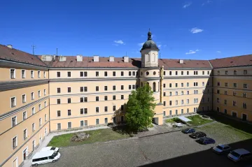 Hanácké kasárny ožívají. Do areálu se nastěhuje divadlo, škola i kavárny