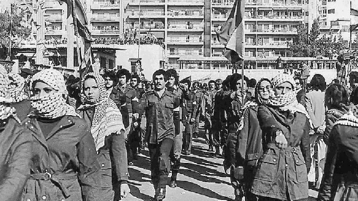 Milice Fatahu, jedné z frakcí OOP, v Bejrútu v roce 1979
