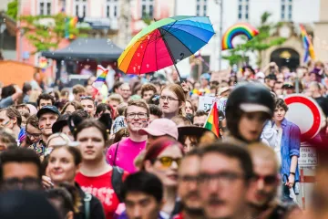 Brnem po letech opět prošel duhový průvod