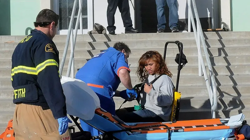 Na škole v Taftu se střílelo