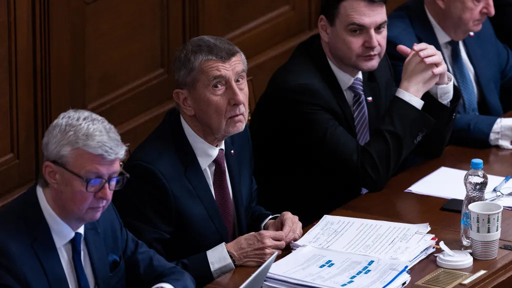 Andrej Babiš a někteří ministři při jednání sněmovny (13. ledna 2026)