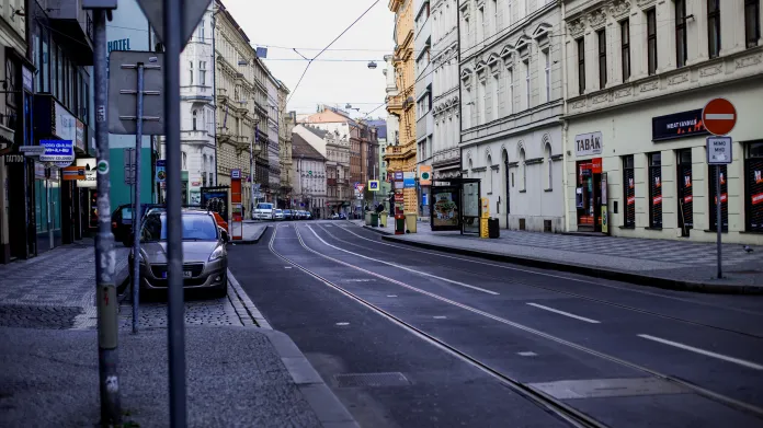 Prázdné ulice Prahy během nařízené karantény z obav rozšíření koronaviru