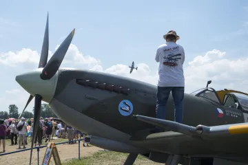 Vzdušné závody i historické legendy. V Pardubicích se konala Aviatická pouť