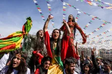Turecko čelí kurdské otázce od svého vzniku. Erdogan Kurdům pomohl, pak otočil