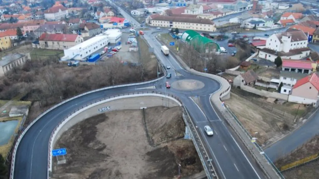 Mělník - okružní křižovatka u mostu přes Labe