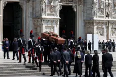 V Miláně se konal pohřeb Silvia Berlusconiho. Zúčastnili se Orbán nebo katarský emír