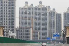 Čínská Evergrande, která má finanční problémy, začala splácet nemovitostmi
