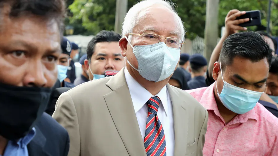 Najib Razak přichází k soudu