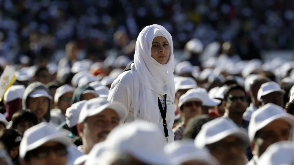Mši přišly sledovat desetitisíce obyvatel Spojených arabských emirátů