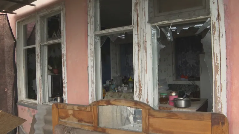 Nikopol dál čelí ruským útokům, štáb ČT natáčel s dobrovolníky