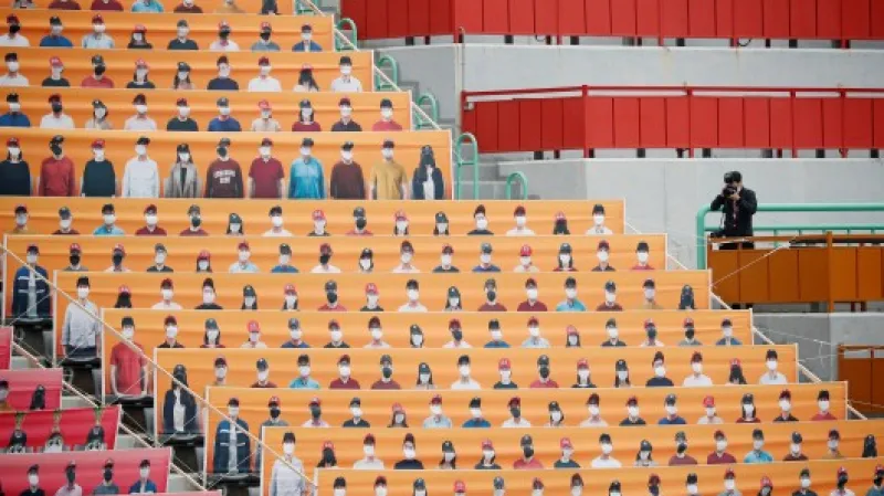 Fanoušky jihokorejské baseballové ligy nahradily na tribunách jejich fotografie,  Autor: Kim Hong-Ji,  Zdroj: Reuters