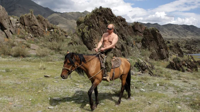 Vladimir Putin na koni