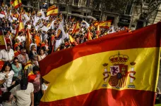 Španělský svátek ve jménu demonstrací za jednotu země. V Barceloně potyčky s radikály