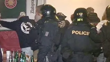 Policie zasahuje po neonacistickém koncertu