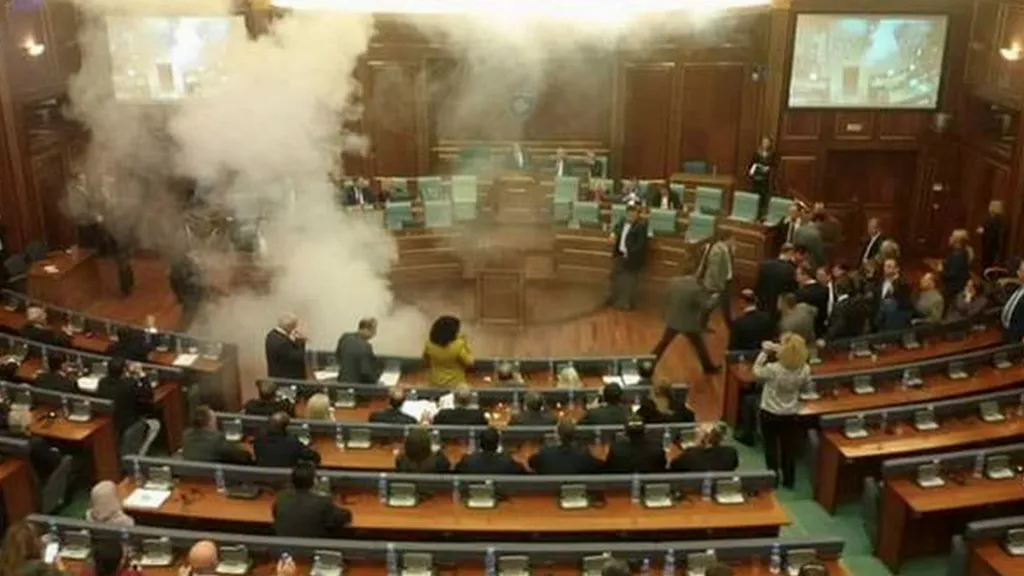 Incident v kosovském parlamentu