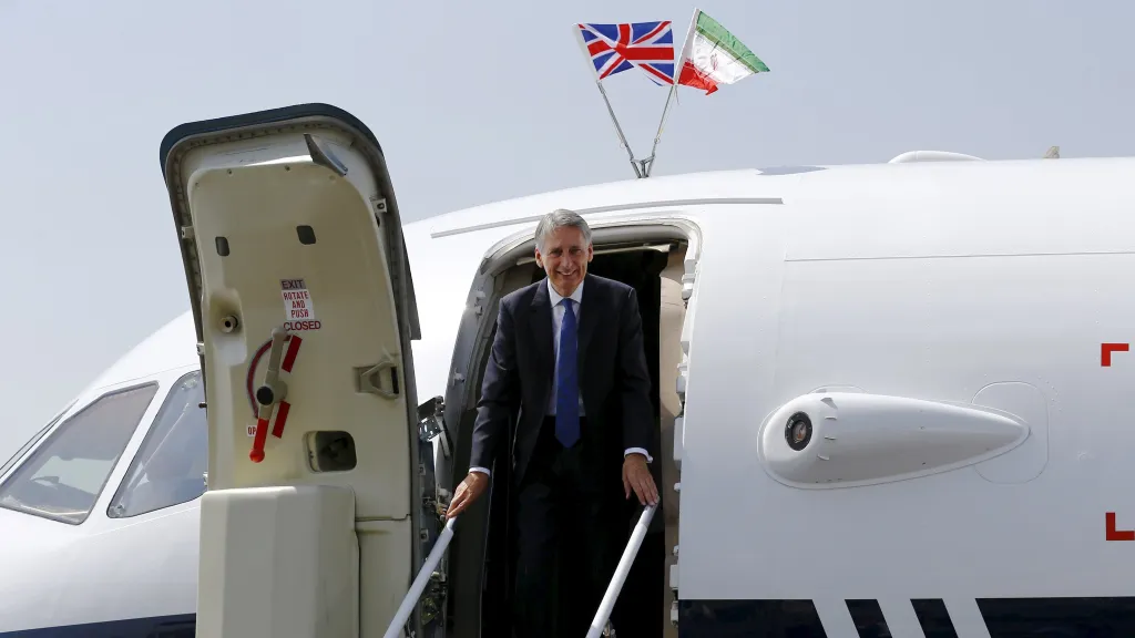 Ministr zahraničí Philip Hammond otevřel v Teheránu po čtyřech letech britskou ambasádu
