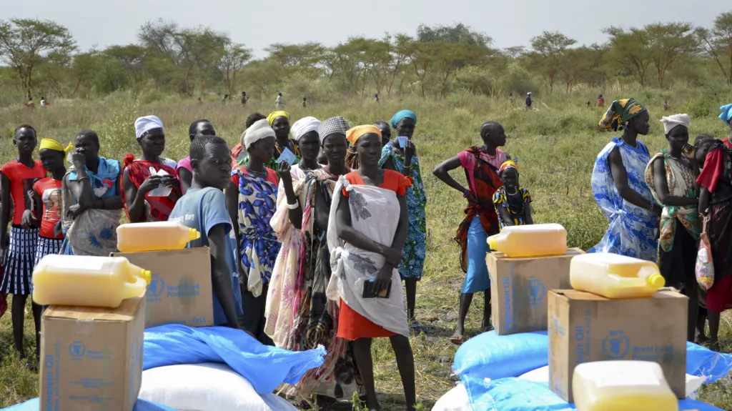 Fronta na příděl jídla v Jižním Súdánu