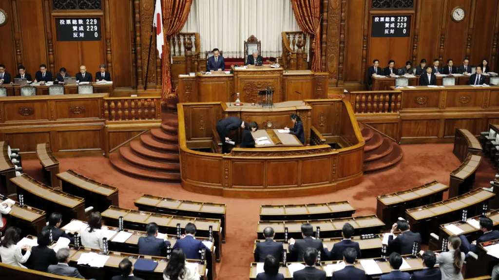 Japonští zákonodárci schválili zákon odškodňující sterilizované lidi