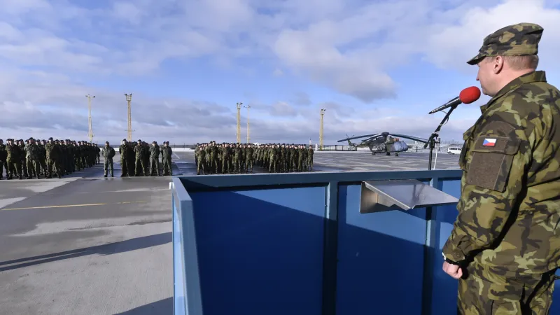 Na 22. základně vrtulníkového letectva Sedlec u Náměště nad Oslavou se 12. března 2019 uskutečnil slavnostní nástup u příležitosti 20. výročí vstupu České republiky do NATO. Vpravo na snímku je velitel základny Miroslav Svoboda.