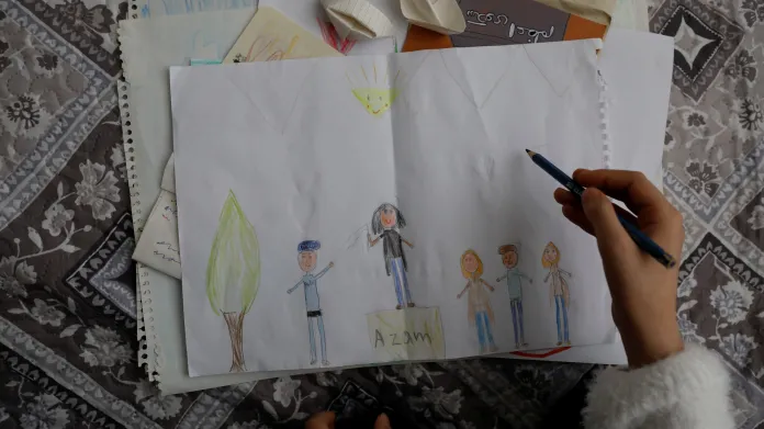 Viana kreslí gesto své matky