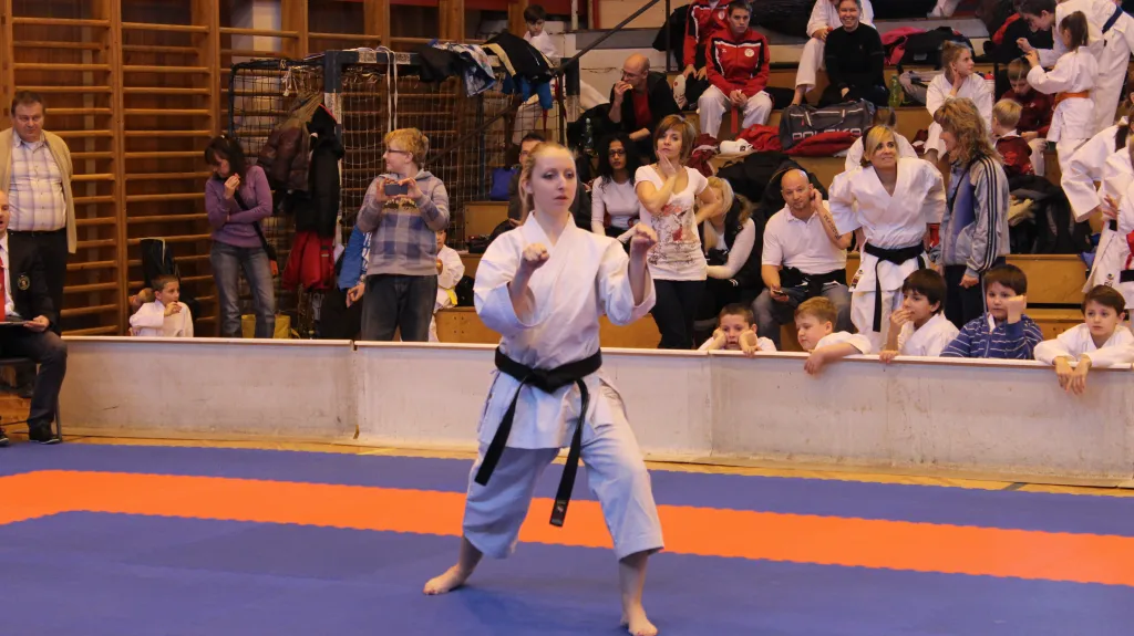 Trenérka Veronika Škodová 1st Dan při KATA