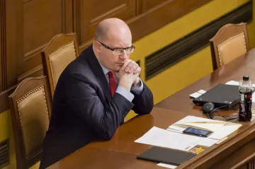 Sobotka hájil dohodu s Tureckem, ve sněmovně zazníval odpor proti rušení víz