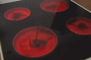 Ceny elektřiny opět rostou. Zákazníci by měli využít pomoci státu nebo hledat alternativní zdroje, radí odborníci