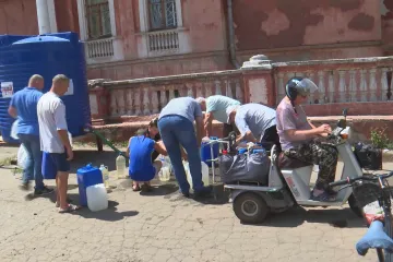 Ukrajinský Marhanec přišel o vodu, teď se bojí možné jaderné katastrofy. Většina místních ale zůstává