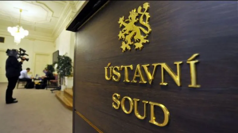 TOP 09 chce prodloužit mandát ústavním soudcům