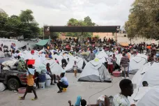 Desetitisíce Haiťanů uprchly před násilím gangů do Nikaraguy. Vláda jim teď zakázala lety
