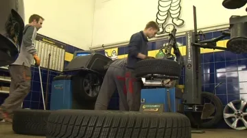 Výměna pneumatik přijde v Brně na několik set korun