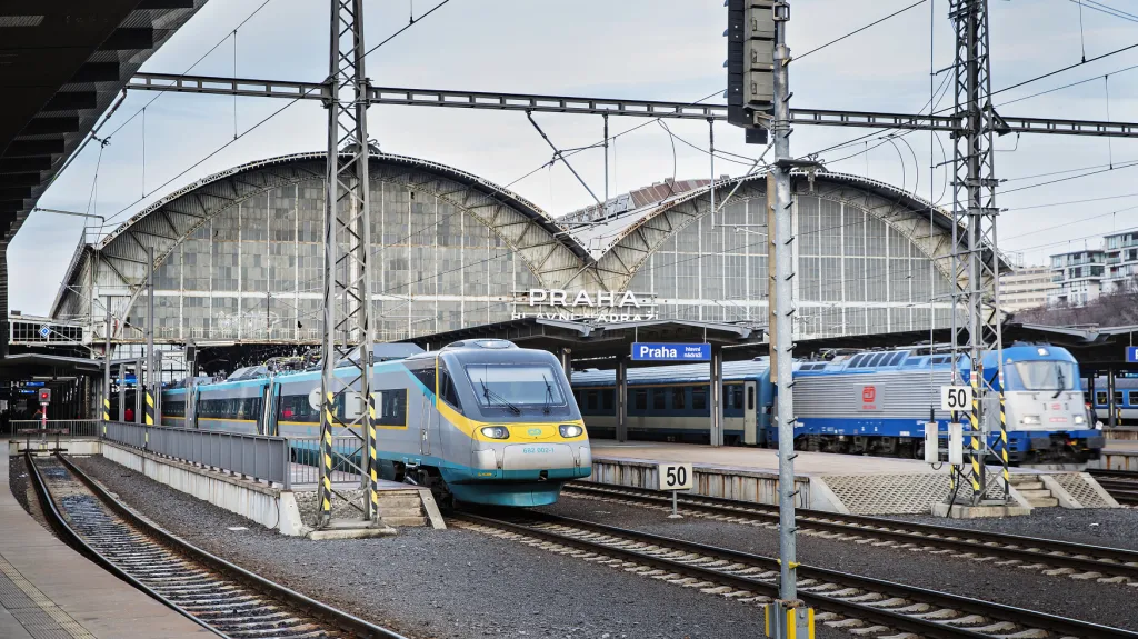 Drážní vozidla a železniční infrastruktura