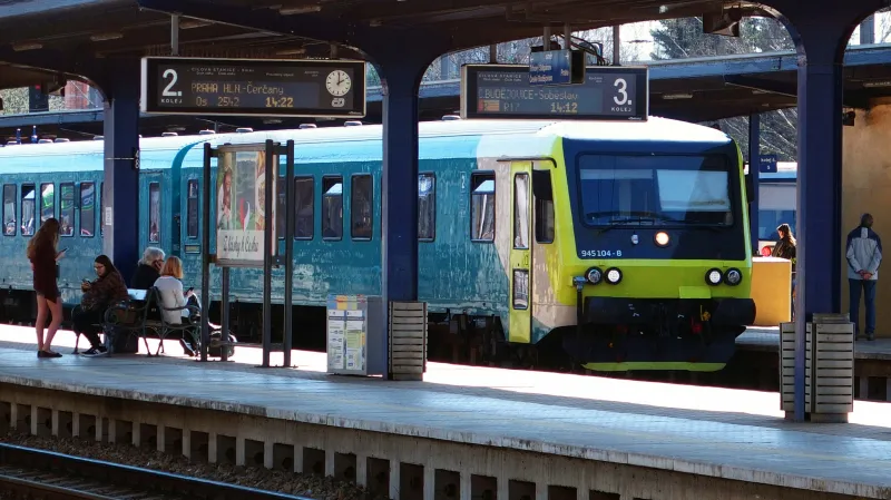 Motorové jednotky Arrivy budou od neděle jezdit na lince Praha–Roztoky, opustí benešovskou trať