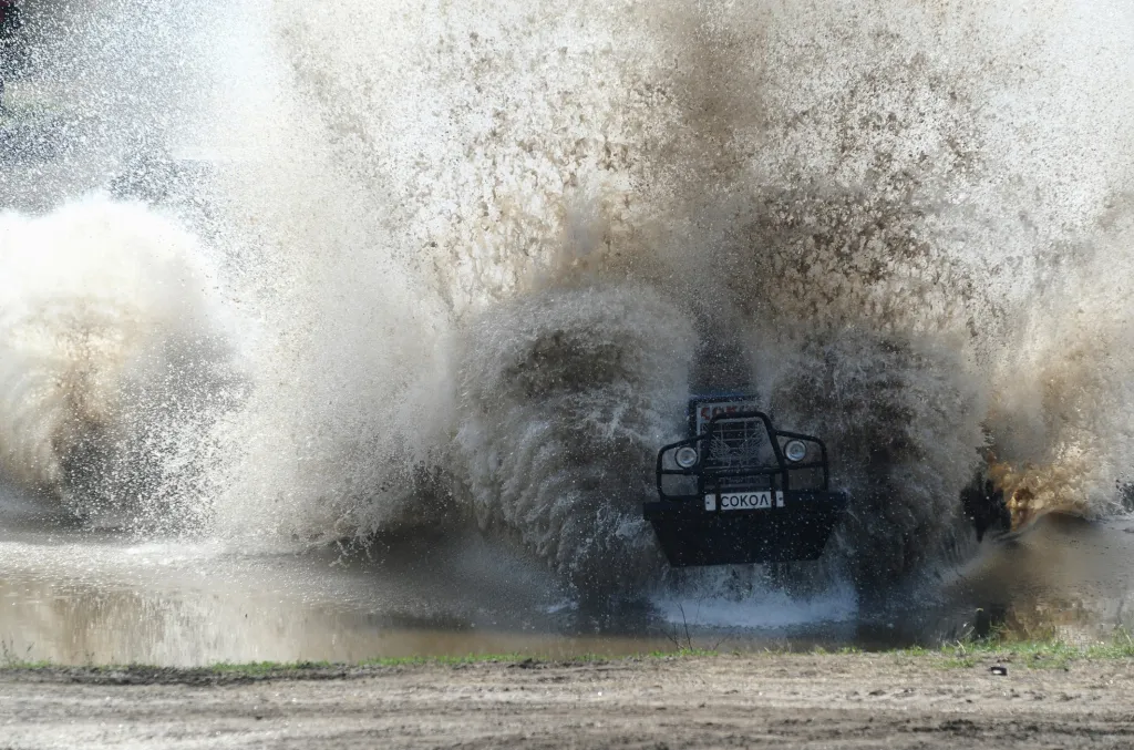 Regionální soutěže typu traktor rally zažívají vzkříšení. V Rusku se na Bizon-Track-Show objevilo několik desítek nadšenců se svými stroji
