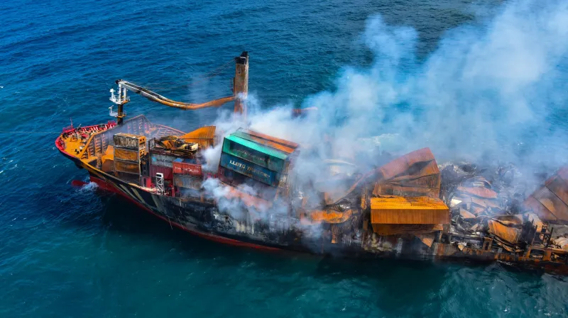 Havarovaná kontejnerová loď MV X-Press Pearl