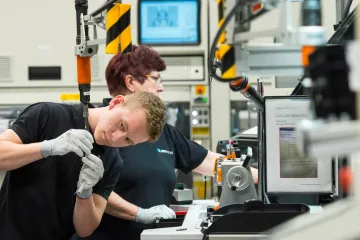 Pracovní trh potřebujeme otevřít migrantům mimo EU, věří němečtí experti