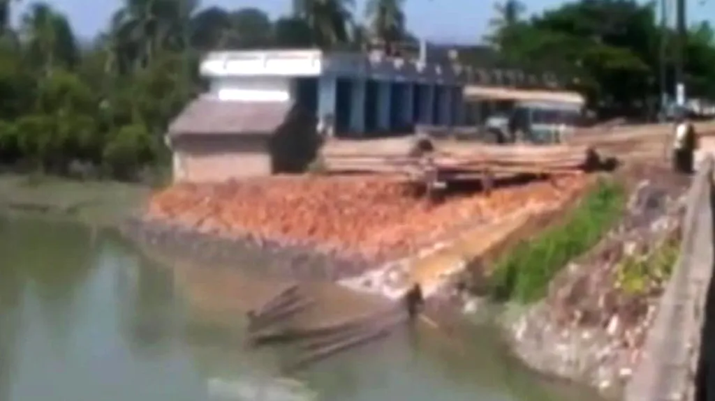 Kontroverzní barmská stavba na řece Iravadi